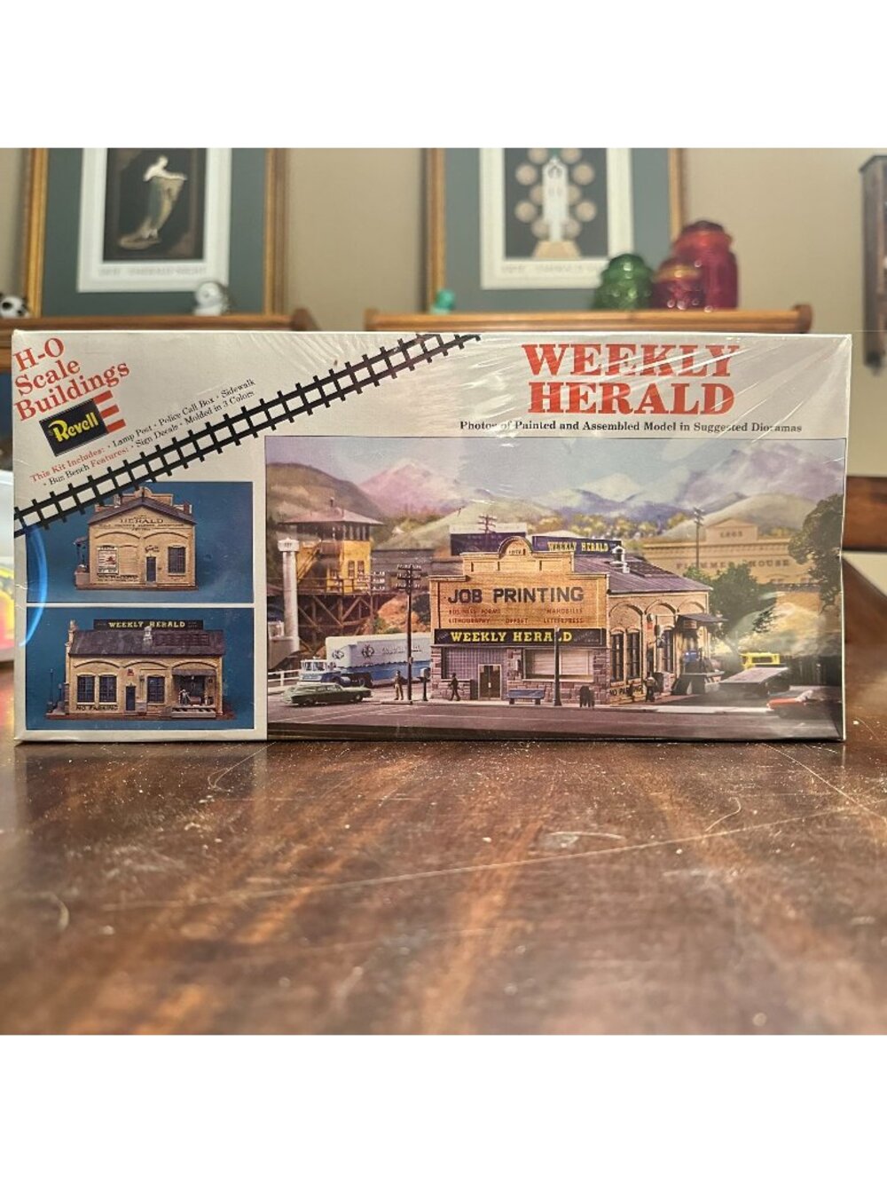 Revell HO Scale Weekly Herald Building Kit